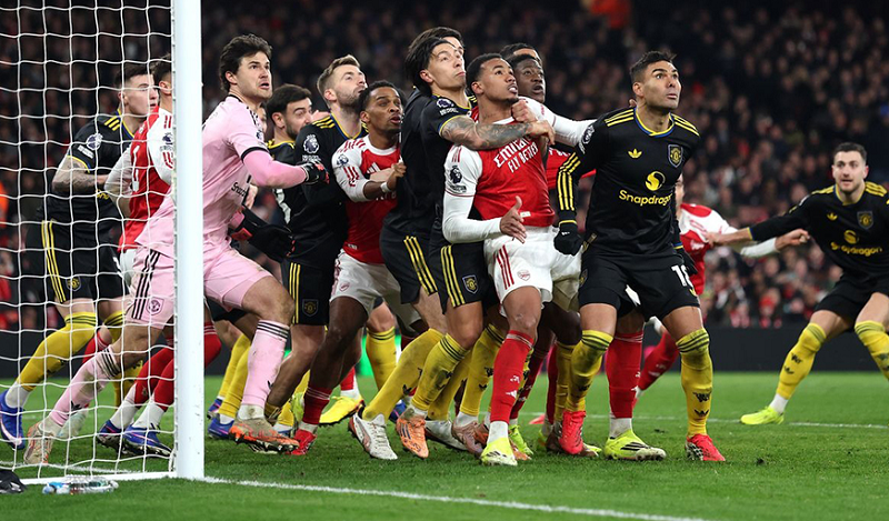 arsenal-thuc-dung-nhung-hieu-qua-lang-le-tien-gan-ngoi-vuong